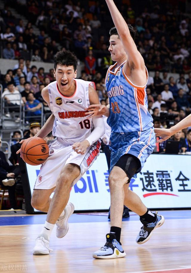 包含日本队在激烈角逐中获得胜利，冲击冠军的词条