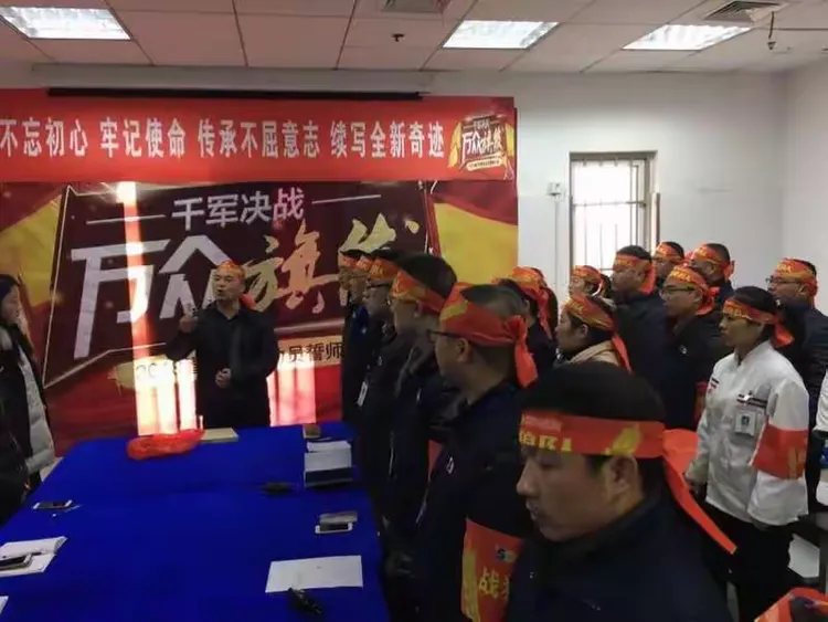 雄狼队在比赛中展现出不屈的拼搏精神