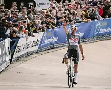 爱游戏APP-瓦特福德斯比迎来三连胜，实力稳定