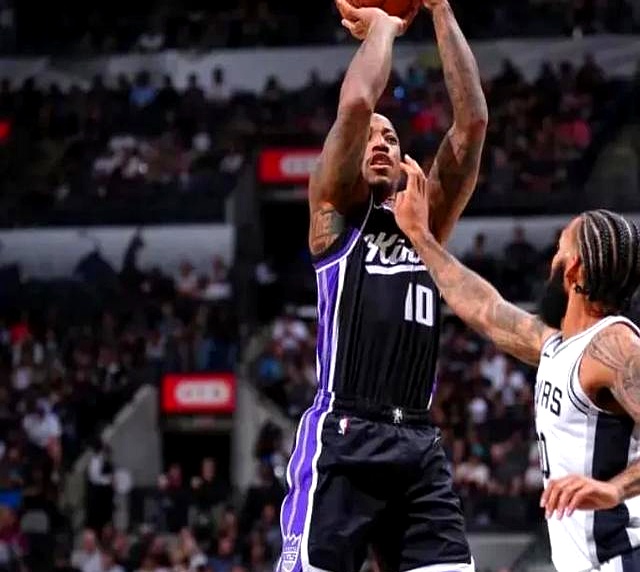 爱游戏官方入口-马刺大破爵士，德罗赞心无旁骛砍下高分