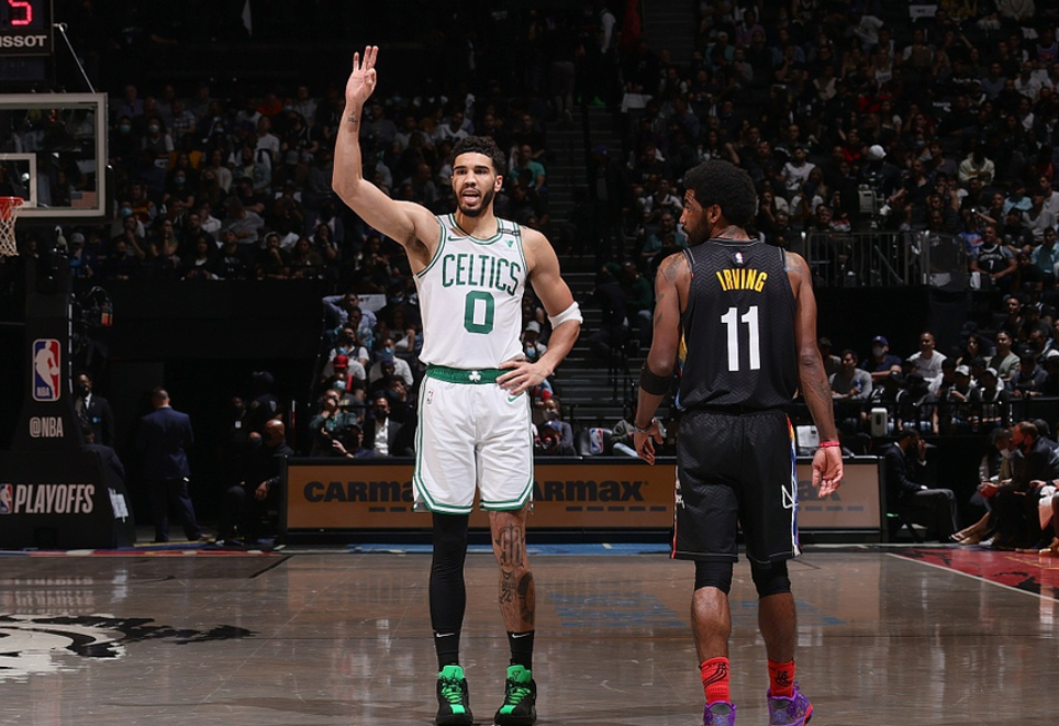 爱游戏官方入口-关于人队主场取胜，领先篮网队晋级半决赛的信息