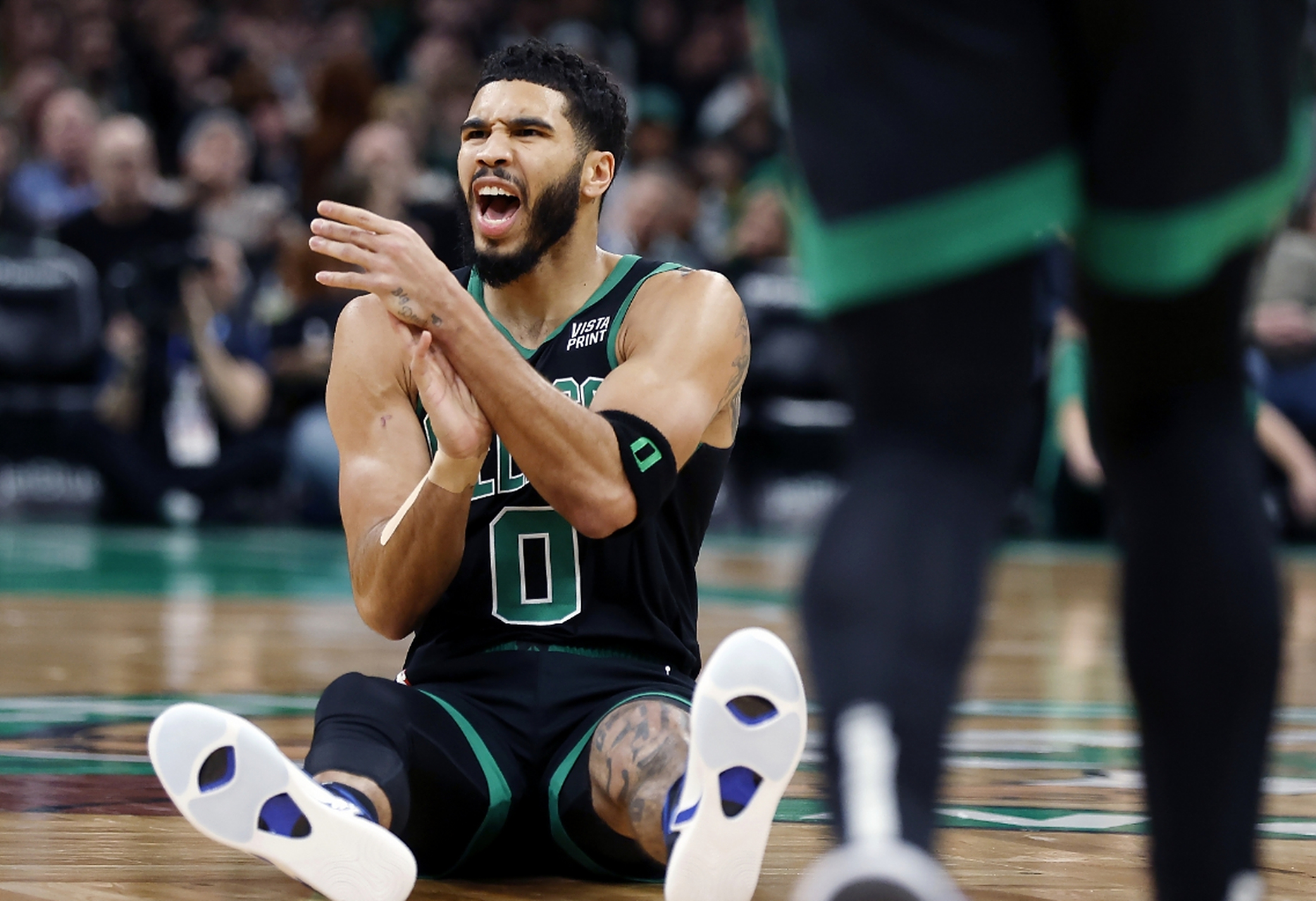 爱游戏娱乐-弗赖堡主场大胜，喜迎背靠背胜利