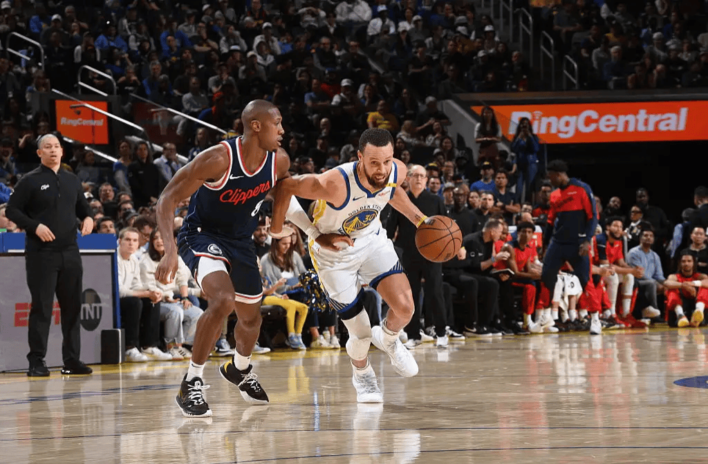 篮网队主场大胜黄蜂，保持赛季胜率领先