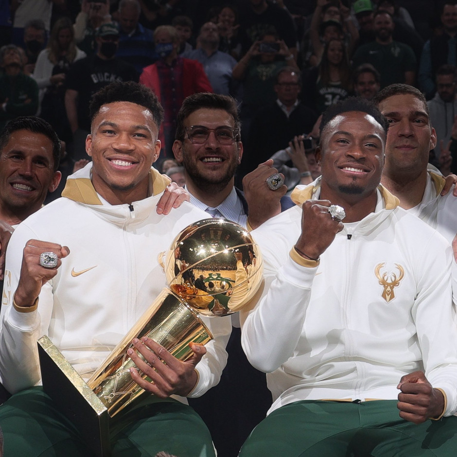 包含雄鹿夺冠热度不减，球迷期待更多精彩比赛的词条